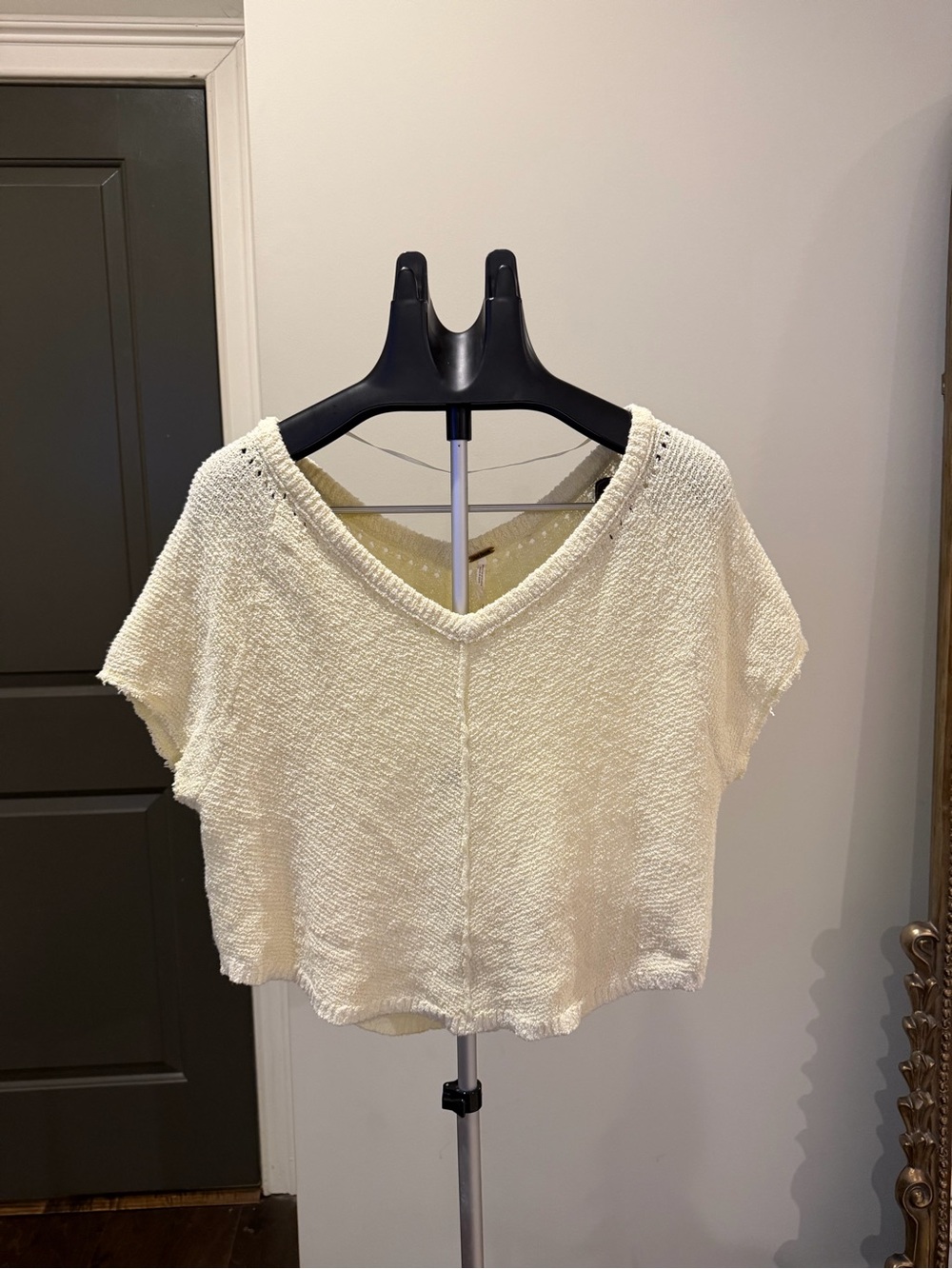 Free People Pale Yellow V-Neck Cropped Knit Top XS